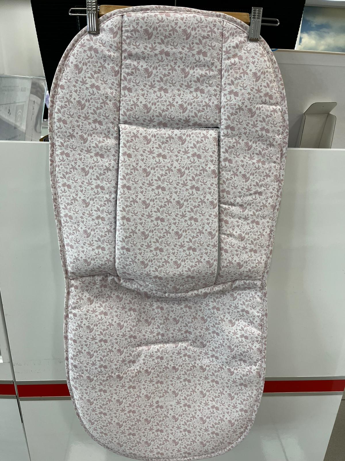 PHOTO-2026-04-09-19-27-26 COLCHONETA SILLA VERSALLES MAQUILLAJE DYDADOS - Imagen 1