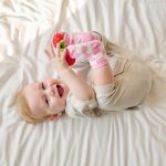 CALCETINES DE ESTIMULACIÓN SENSORIAL STRAWBERRY ATTIPAS - Imagen 3